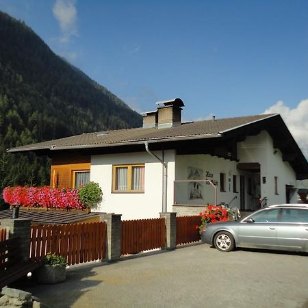 ホテル Haus Dorfblick Prägraten エクステリア 写真